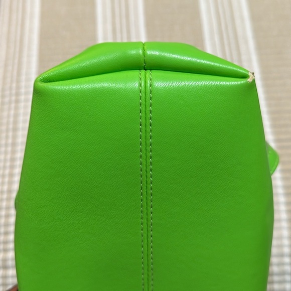 The Moire bag. Tia Ruched clutch 100% artificial leather. - Picture 8 of 9